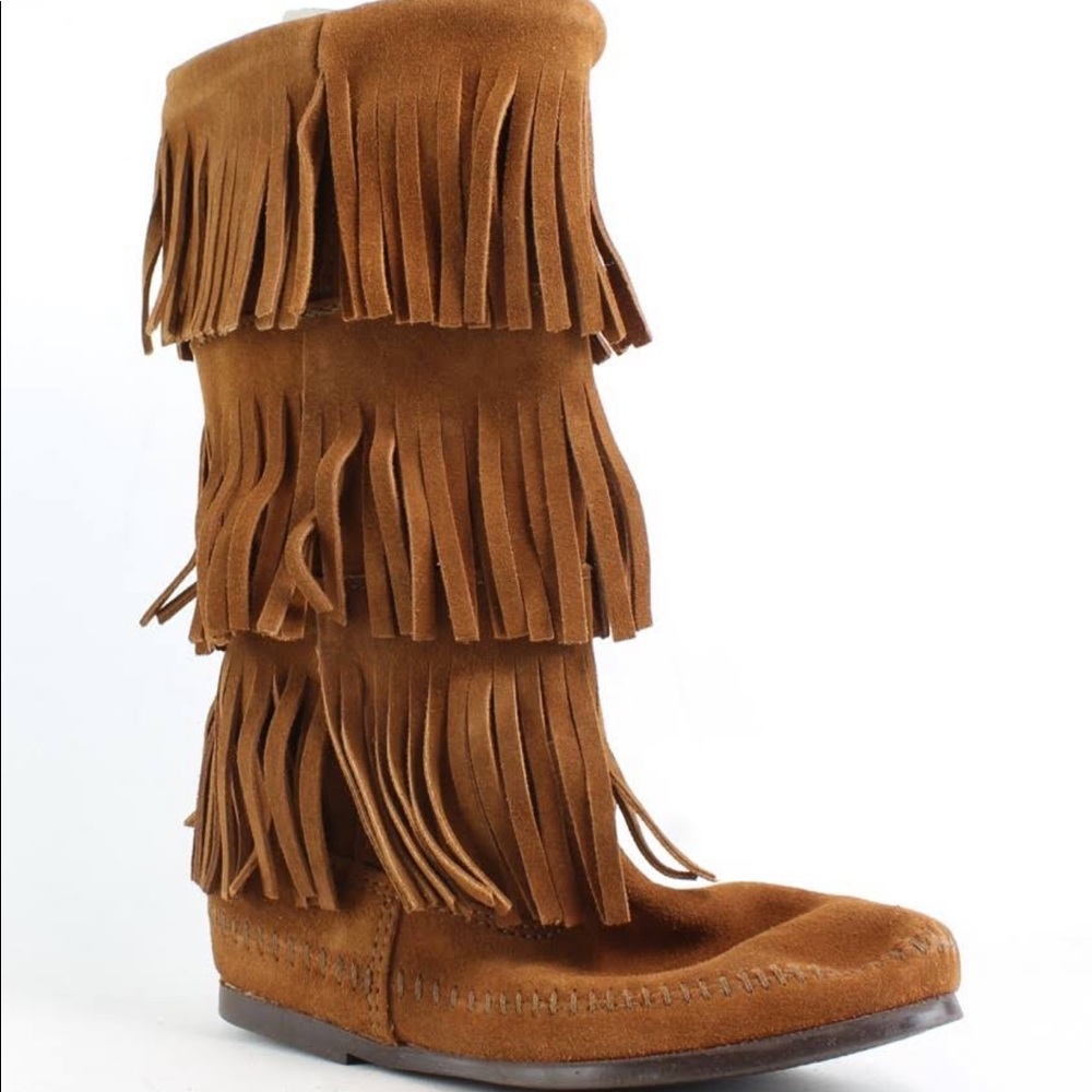 LIKE NEW! WOMEN’S MINNETONKA MOCCASIN BOOTS
